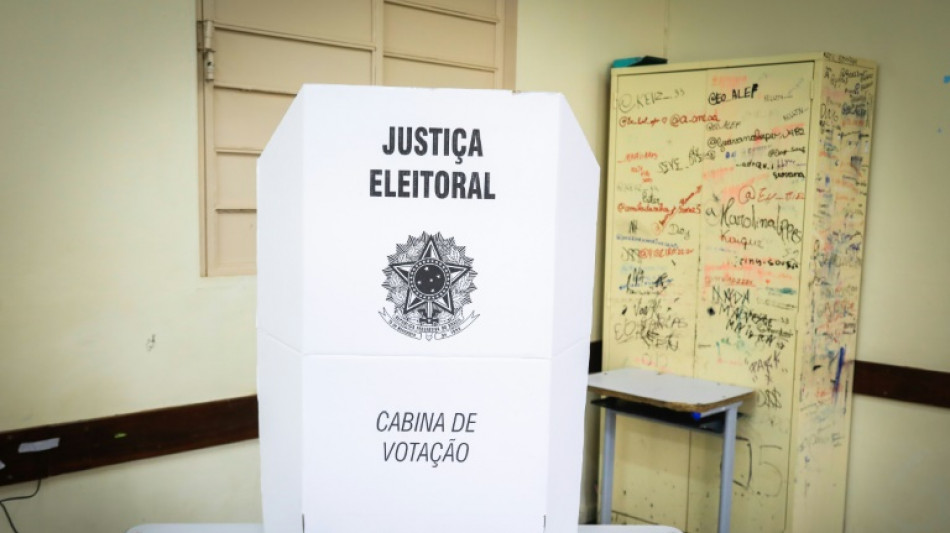 Pr&eacute;sidentielle: Lula a vot&eacute; et veut que le Br&eacute;sil "revienne &agrave; la normalit&eacute;"