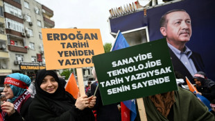 Fan&aacute;tico del f&uacute;tbol, religioso, orador... las cinco caras de Erdogan