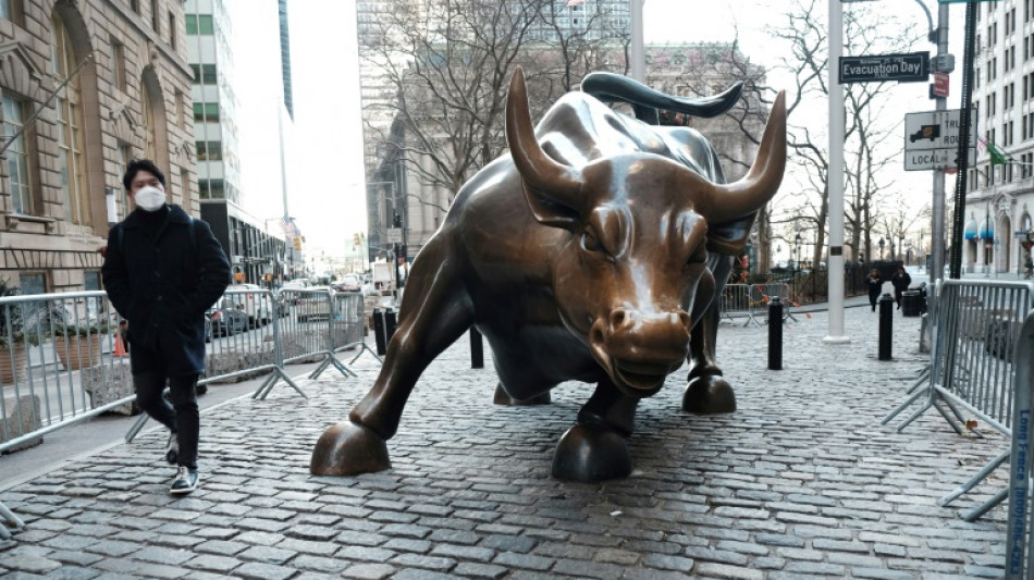 Wall Street cl&ocirc;ture en forte hausse une semaine cauchemardesque