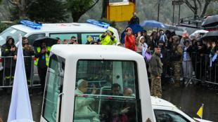 El papa lleva un mensaje de paz a los j&oacute;venes de L&iacute;bano