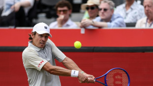 De Minaur races into Queen's Club quarter-finals