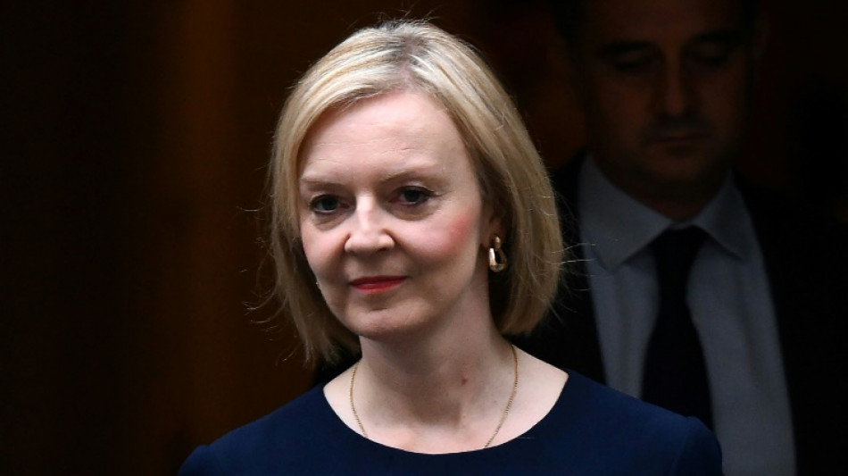 D&eacute;savou&eacute;e par les march&eacute;s, Liz Truss assume ses baisses d'imp&ocirc;ts