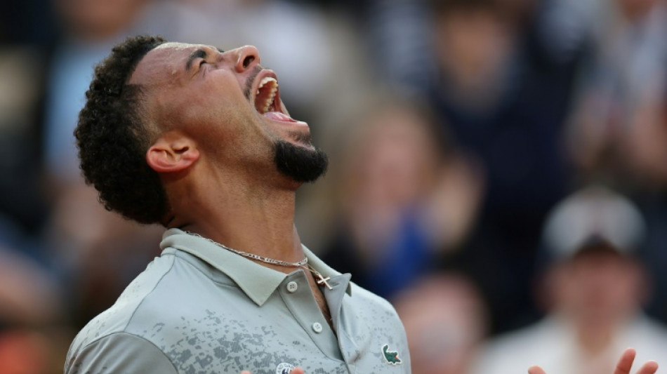 Roland-Garros: les favoris français confirment, les outsiders en difficulté