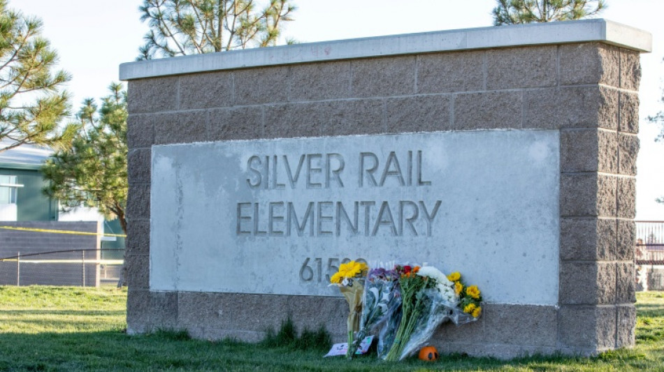 Un Am&eacute;ricain salu&eacute; pour son "h&eacute;ro&iuml;sme" apr&egrave;s une tuerie scolaire qui relance le d&eacute;bat sur les armes &agrave; feu
