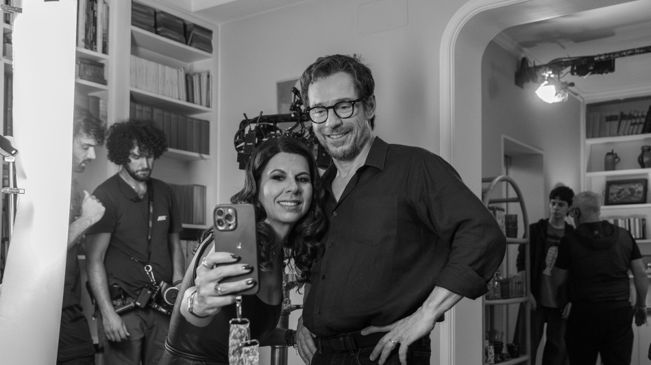Fine ciak Perfetta con Geppi Cucciari, nel cast Accorsi, Tirabassi, Ferzetti