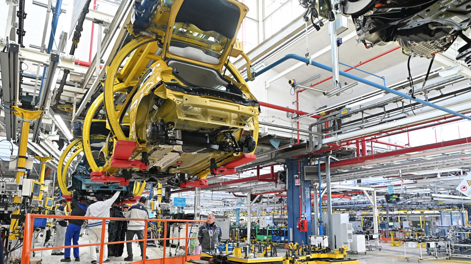 Istat, produzione industriale -0,3% a maggio, ma su anno +1,1%
