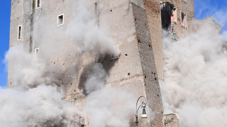 Prefetto Roma, operaio sotto le macerie &egrave; vivo