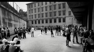 Aumentano i detenuti e le morti in carcere, in calo i suicidi