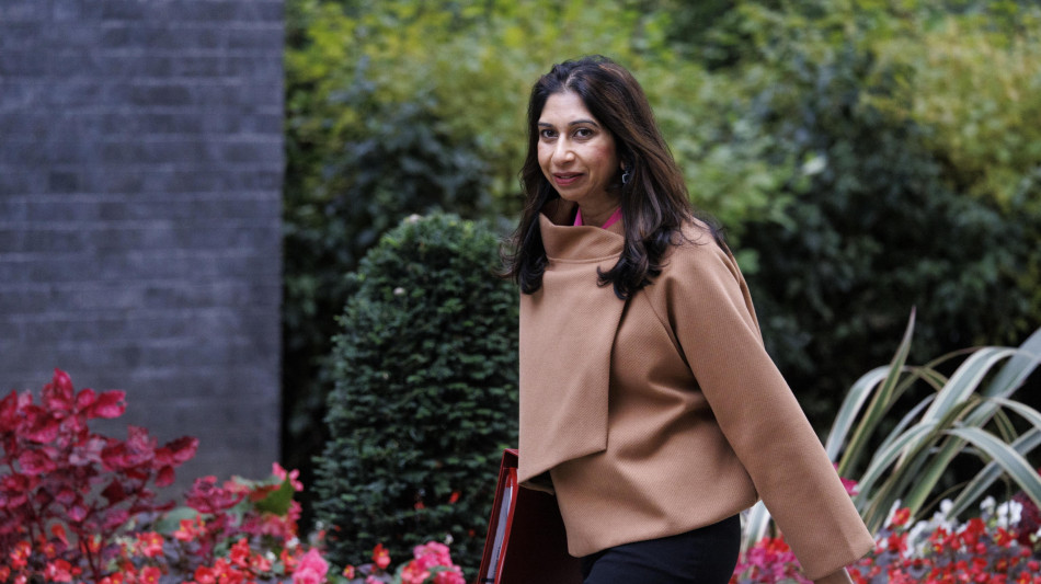 L'ex ministra Suella Braverman lascia i Tory e passa con Farage