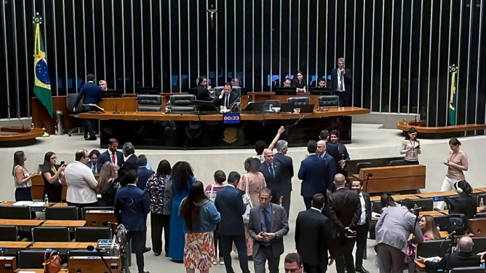Câmara aprova PL da dosimetria em sessão caótica por tumulto com deputado Glauber Braga