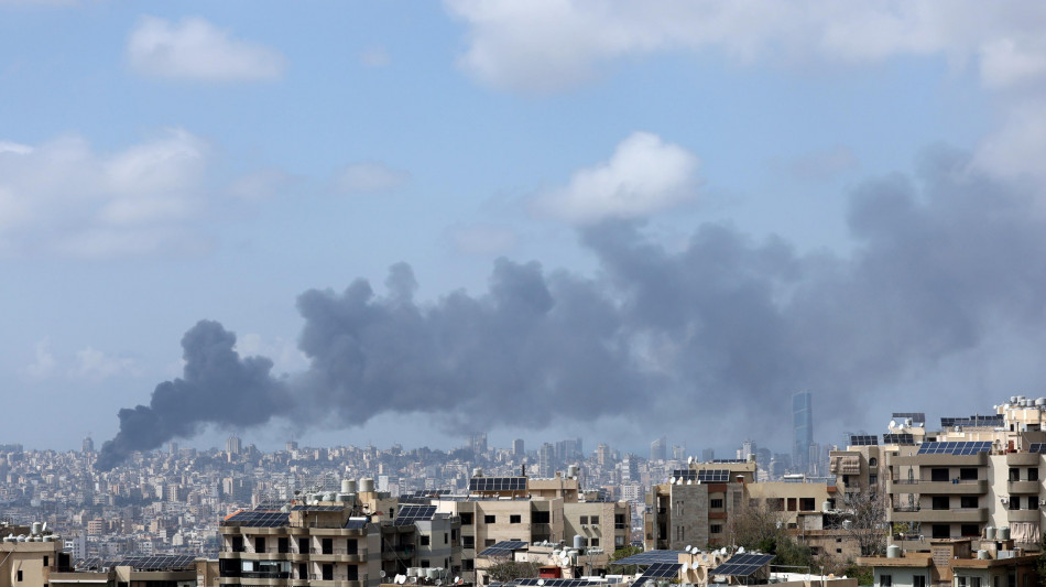 Media, nuovi raid israeliani nel sud del Libano, almeno 11 morti