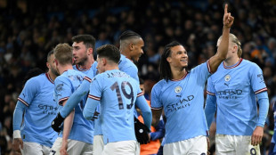 Ake strike sees Man City lay down marker on Arsenal