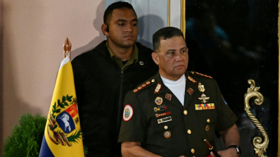 La presidenta de Venezuela reestructura el alto mando de la Fuerza Armada