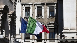 Nell'Eurozona l'Italia &egrave; seconda per debito (137,8%), sul podio la Grecia