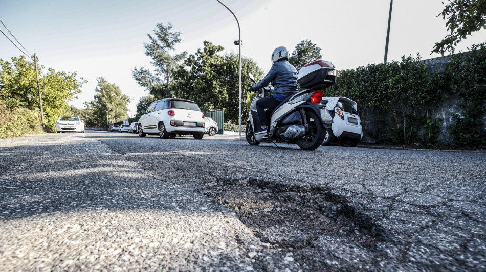 Corruzione in appalti strade a Roma, chiesto processo per 'Mister Asfalto'