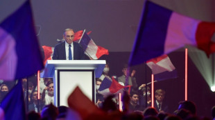 Pr&eacute;sidentielle: en meetings, Zemmour critique "l'assistanat" et Le Pen attaque Macron