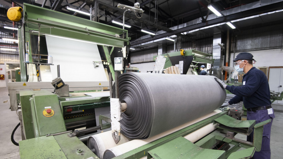 Istat, produzione industriale ad agosto -2,4%, -2,7% annuo