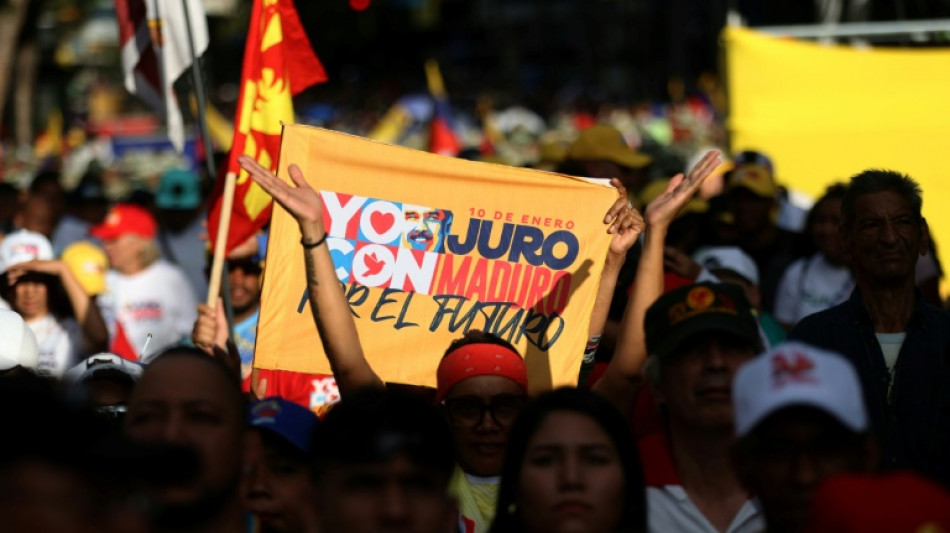 Grande pompe et militaires pour la troisi&egrave;me investiture de Maduro