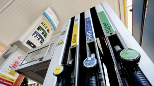 Salgono ancora i prezzi dei carburanti, benzina sopra 2 euro in autostrada
