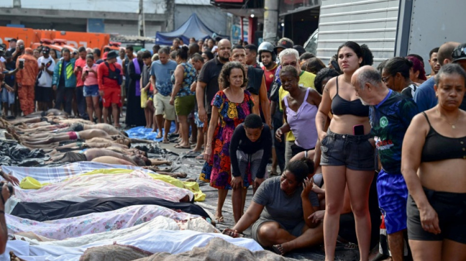 'Degolaram meu filho', diz m&atilde;e de jovem morto em opera&ccedil;&atilde;o policial no Rio