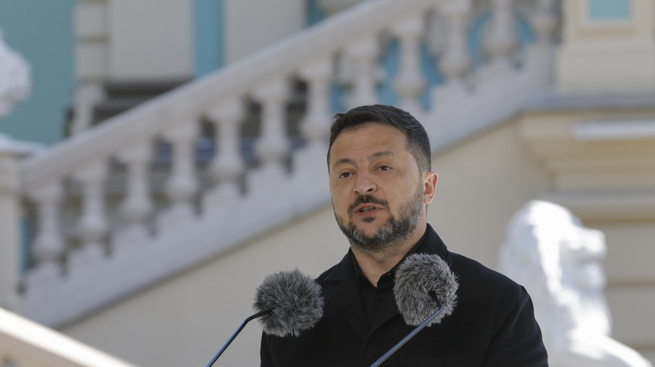 Zelensky a Mosca, 'cessino i raid durante le visite di Witkoff e Kushner'