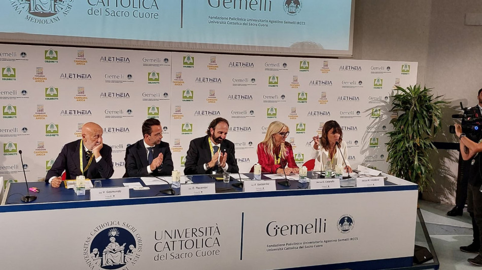 Cibo spazzatura, quasi un italiano su due consuma snack salati una volta a settimana