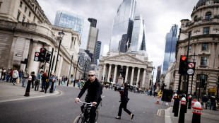 Borsa: Londra chiude fiacca ma saluta il 2025 con un balzo del 21,5%