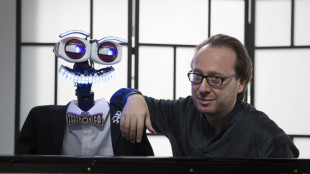 A Bologna sfida al pianoforte tra Roberto Prosseda e il robot TeoTronico
