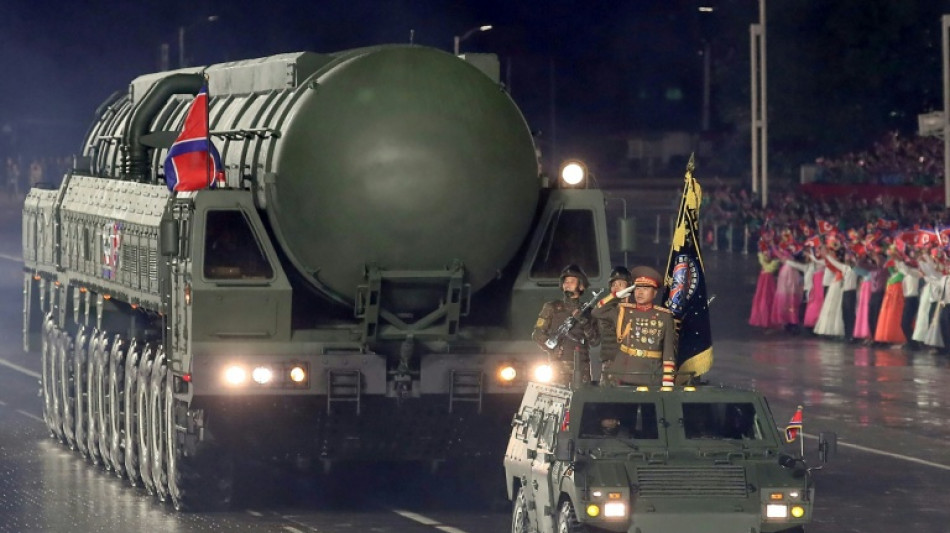 Nordkorea f&uuml;hrt bei Milit&auml;rparade seine neue Interkontinentalrakete vor 