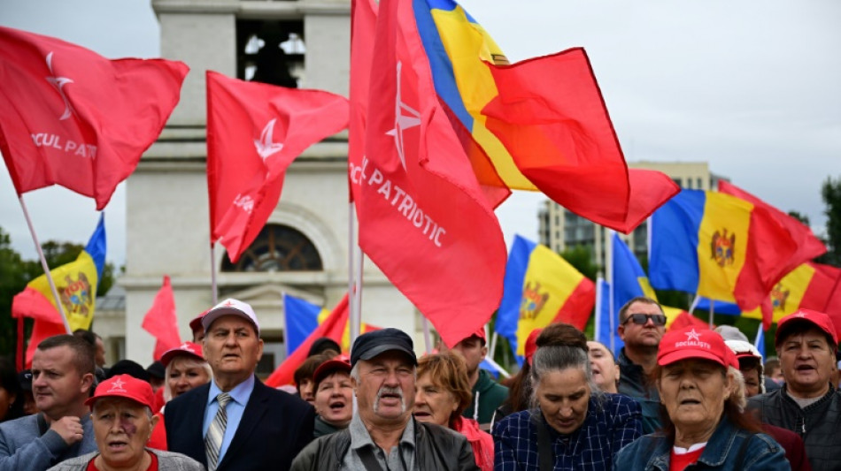 Los moldavos, divididos entre la UE y Rusia, votan en tensas elecciones