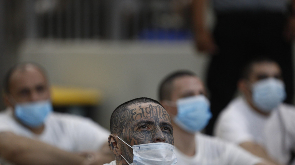 El Salvador, Bukele smentisce l'accusa di collusione con le gang