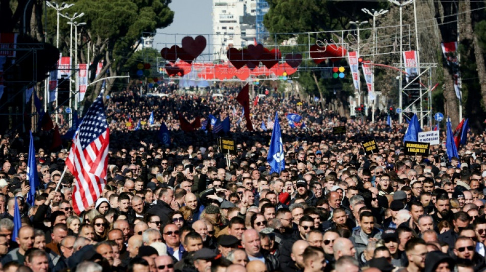 Albanie: manifestation de l'opposition pour r&eacute;clamer la d&eacute;mission du Premier ministre