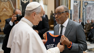 Il Papa, 'il cinema &egrave; in pericolo, va sostenuto'
