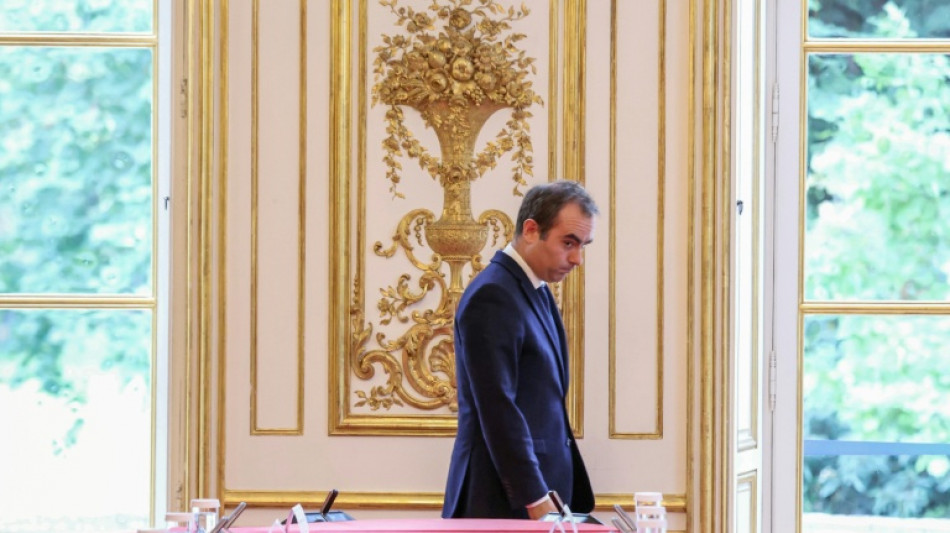 Contra las cuerdas, el primer ministro franc&eacute;s desvela sus cartas