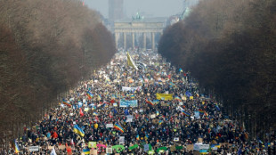 Mindestens 100.000 Menschen demonstrieren in Berlin f&uuml;r den Frieden