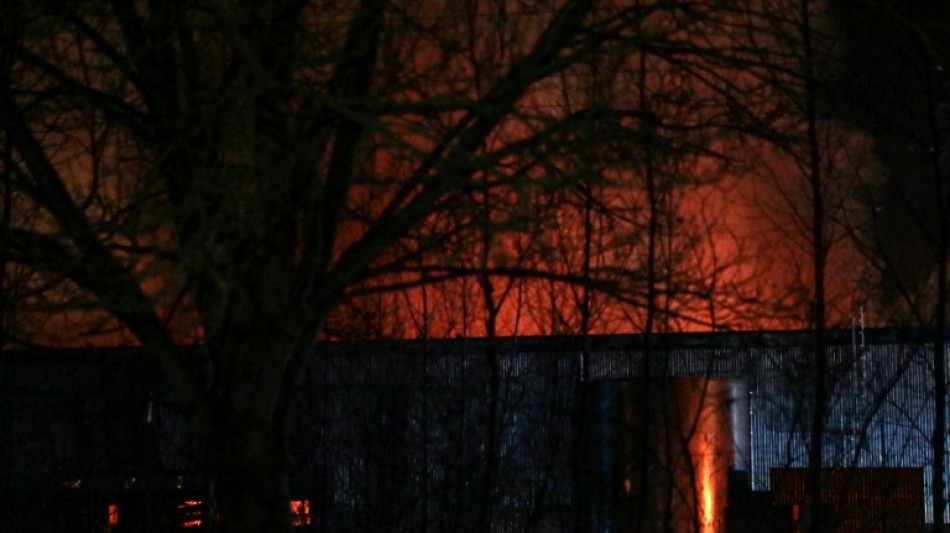 L'incendie dans un b&acirc;timent de Bollor&eacute; Logistics pr&egrave;s de Rouen est d&eacute;sormais circonscrit