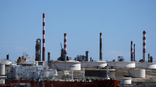 Il prezzo del petrolio in calo (-0,6%) dopo il balzo di ieri, attesa per negoziati