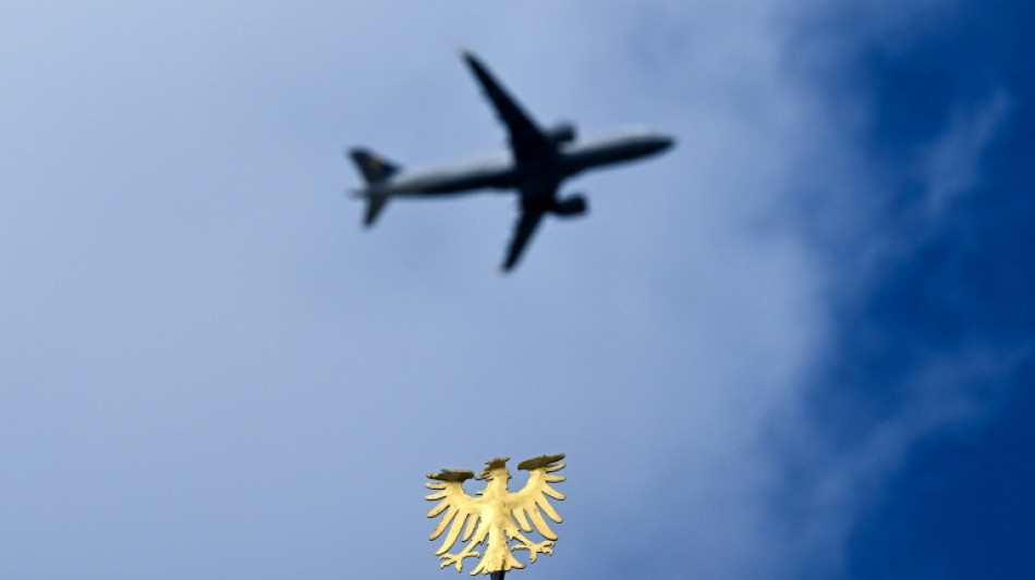 Cerca de 20% dos cargos administrativos do grupo aéreo Lufthansa estariam ameaçados