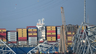 Une &eacute;norme grue &agrave; Baltimore pour d&eacute;gager les d&eacute;bris du pont effondr&eacute;