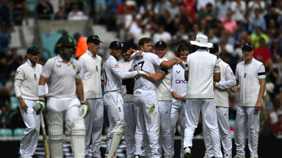 Robinson strikes as South Africa all out for 118 in third Test