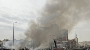 Violento incendio in un bazar nella zona occidentale di Teheran