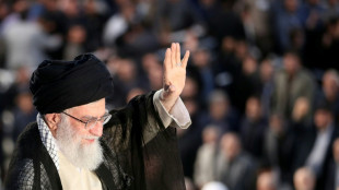 Aus&ecirc;ncia de novo l&iacute;der supremo do Ir&atilde; marca segundo dia do funeral de Ali Khamenei 
