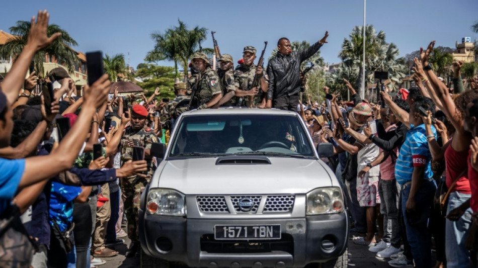 Madagaskar: Armee-Einheit schlie&szlig;t sich Demonstranten an und installiert neuen Milit&auml;rchef
