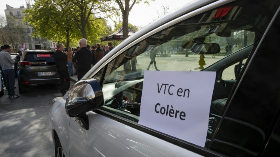 Les VTC manifestent &agrave; travers la France pour d&eacute;fendre leurs courses