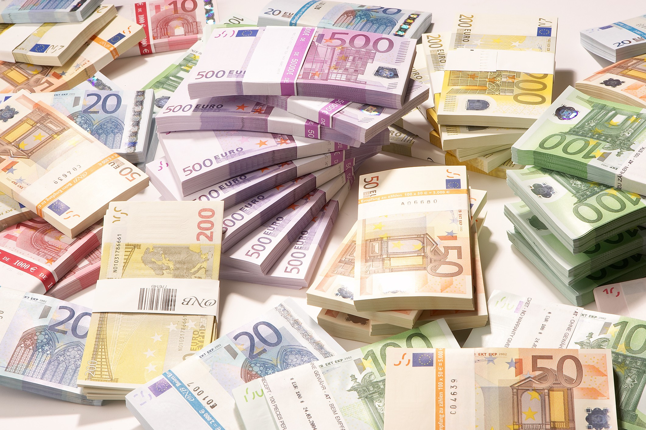 Axcap Ventures Extends Milestone Payment Deadline With Waterton